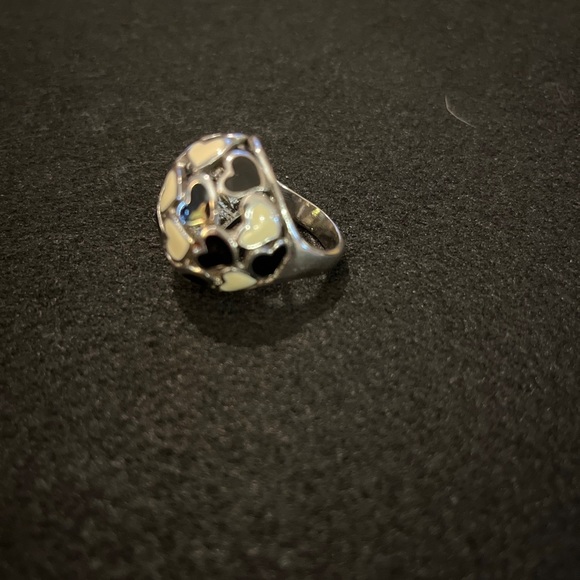 Size 8.5 | Silver Tone Domed | Cut Out Black Cream Enamel Hearts | Ring. - Picture 2 of 7